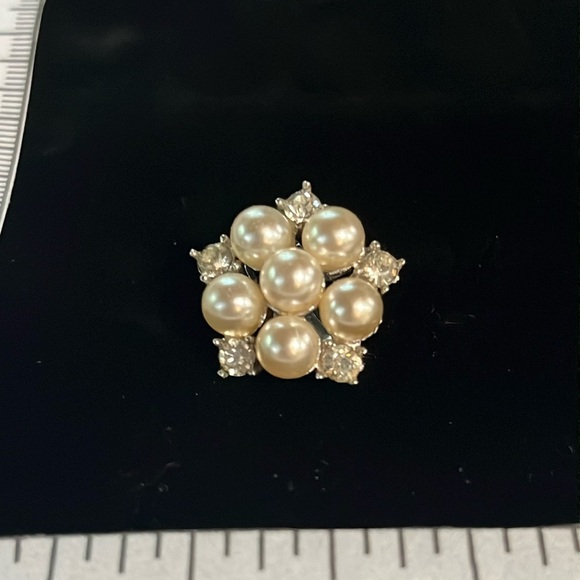 Elegant Pearl and Diamond(Crystal)Cluster Earrings - Picture 2 of 4